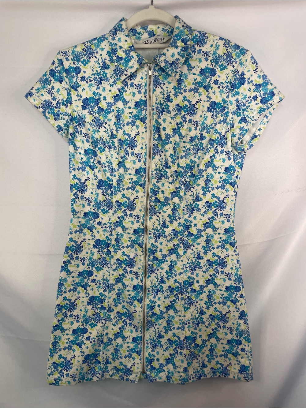 Vintage Paris Blues 100% cotton denim sup dress in a gorgeous floral! Size 3.
